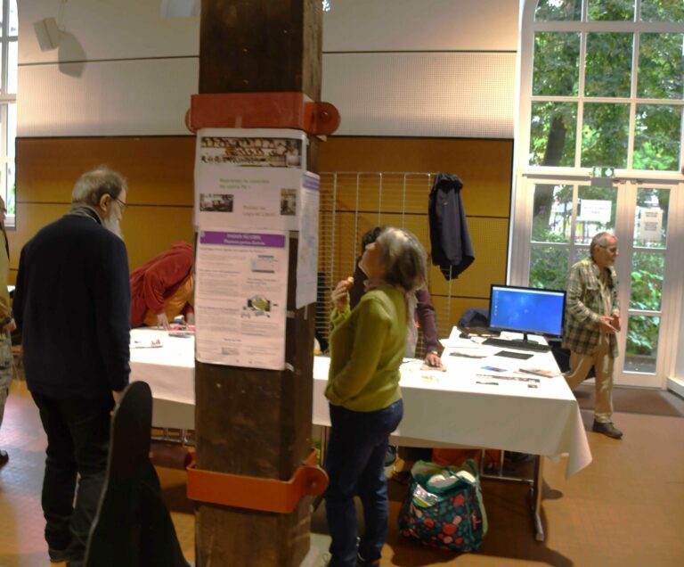 Stand Linux-Nantes au Forum Digital Week Septembre 2024 (CC-BY-NC-ND)